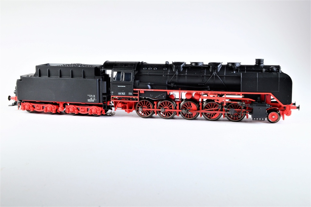 Märklin 37889 - Locomotive vapeur avec tender BR 44 - MFX sound - DB - HO