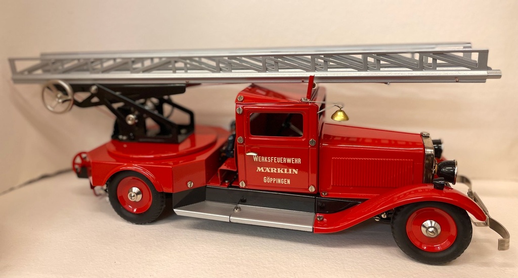 Märklin 1991 - Camion Pompiers "Märklin -Göppingen" avec 2 figurines - 1/16