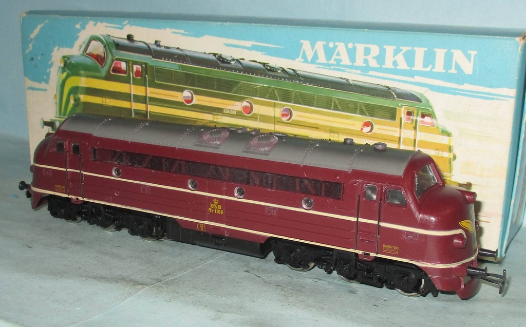 Märklin 3067-3 - Locomotive diesel . My 1106 DSB - Grille noire et lignes beige