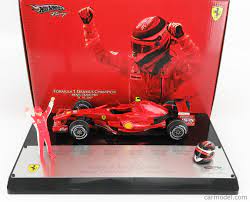 HotWheels - Kimi Räikkönen (avec figurine et casque) - Champion du Monde 2007 - GP du Brésil 21.10.2007 - 1/18    - Edition limitée et numérotée