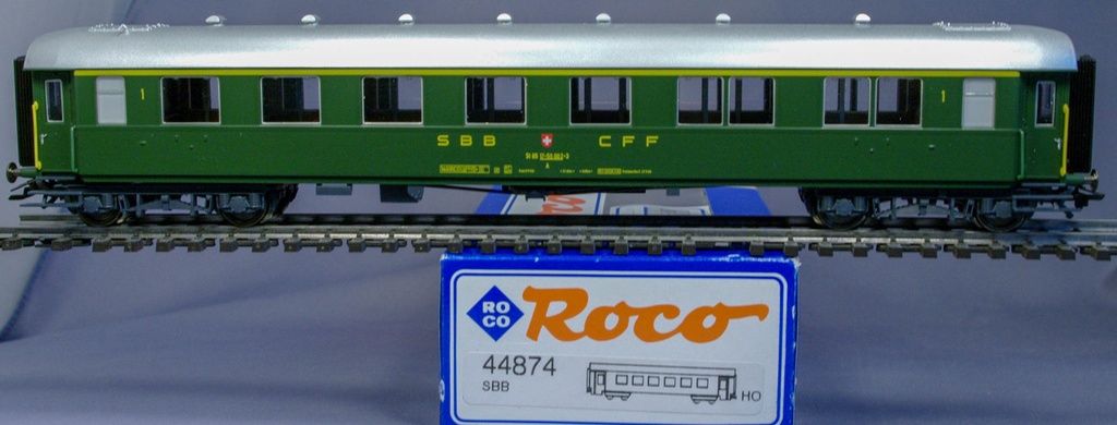 Roco 44874 - Voiture voyageurs - 1ère classe - SBB-CFF-FFS - Verte - HO   