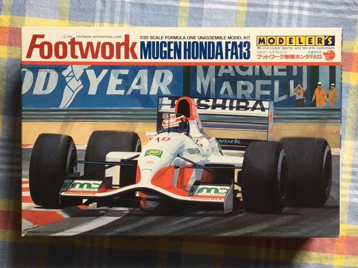 Modeler's 50007 - Footwork Mugen Honda FA13 - #10 - 1992 - 1/20 (Version-CH avec contenu spécial) (Occasion vérifiée)