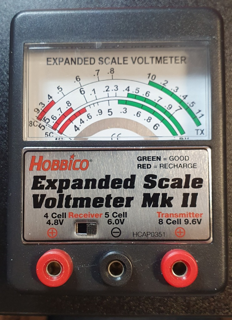 Hobbico HCAP0351 Expanded scale Voltmeter MK II - Voltmètre pour contrôle des batteries d'émetteurs (9.6V) et récepteurs (4.8V-6.0V)