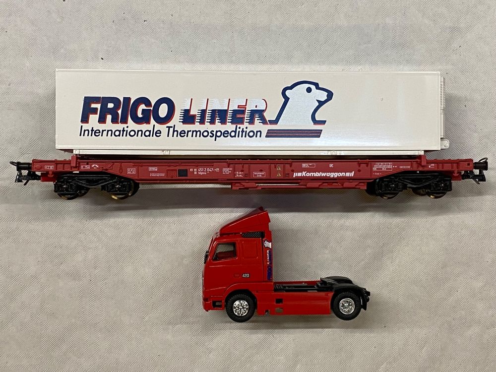 Roco 1917 - Set de Wagon porte container avec container "FrigoLiner" et Tracteur Scania - HO