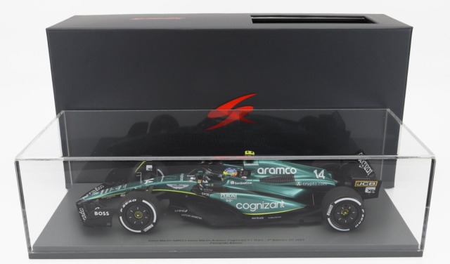 Spark - Aston Martin AMR23 F1 Team - #14 - F. Alonso - 7ème British GP 2023 - 1/18  (y compris vitrine présentation)