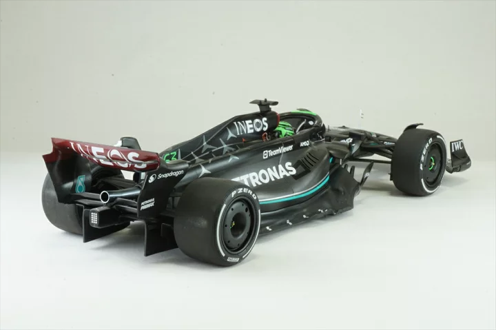 Minichamps - Mercedes-AMG Petronas Formula One Team F1 W14 E Performance - #63 - G. Russell - Bahrain GP 2023 - 1/18 