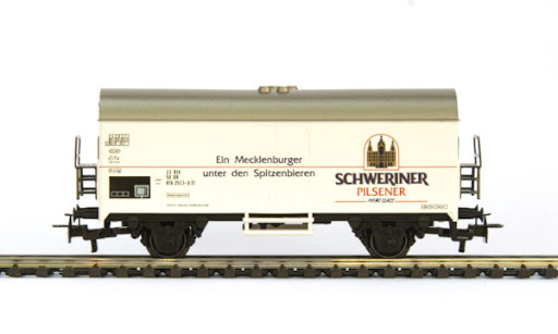 Märklin 4418 - Wagon couvert réfrigérant à 2 essieux  "Schweriner Pilsener" - DB 