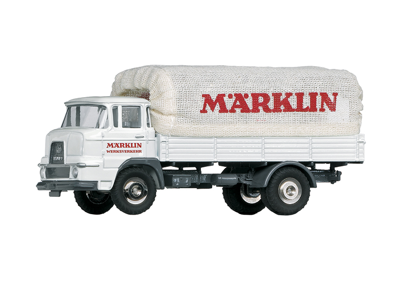 Märklin 18036 - Camion à châssis plat à roues avant Krupp avec une superstructure en tarp « Märklin Werksverkehr » / « Märklin Factory Transport » - 1/45