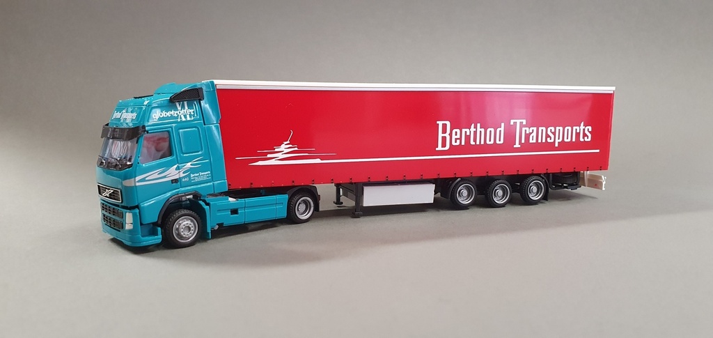 AWM Automodelle 57240 - Volvo Camion semi-remorque "Berthod Transports" (CH) - 1/87